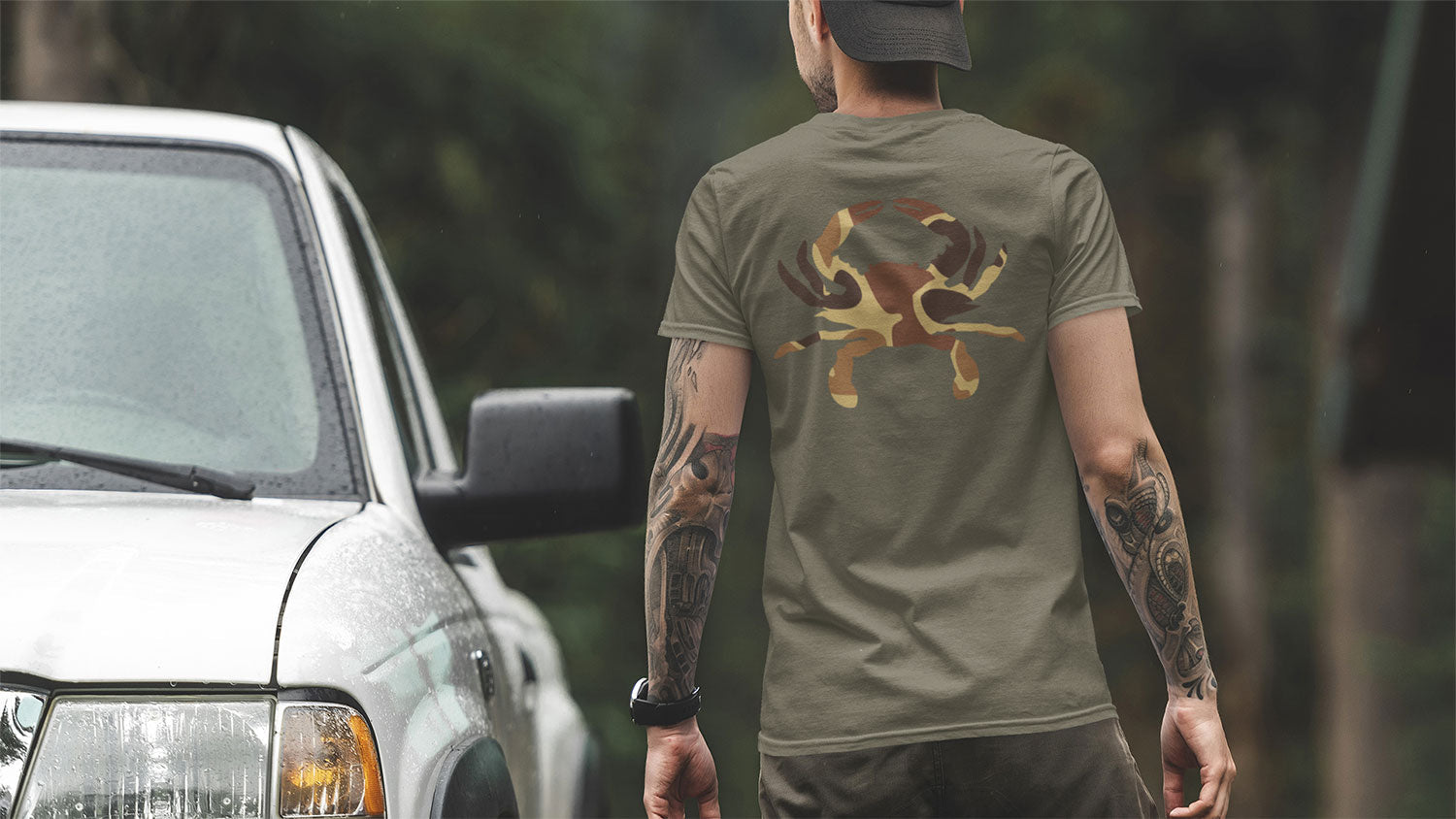back view man wearing JBicklesbee Vintage Duck Camo Crab T-shirt